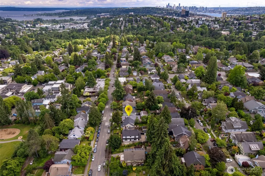 6533 20th Avenue NE Seattle WA 98115