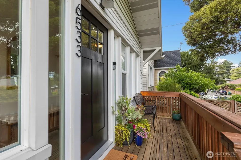 6533 20th Avenue NE Seattle WA 98115