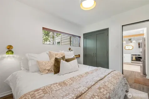 6533 20th Avenue NE Seattle WA 98115