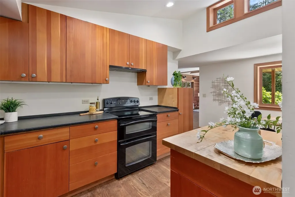 22002 Dewberry Road NE Indianola WA 98342