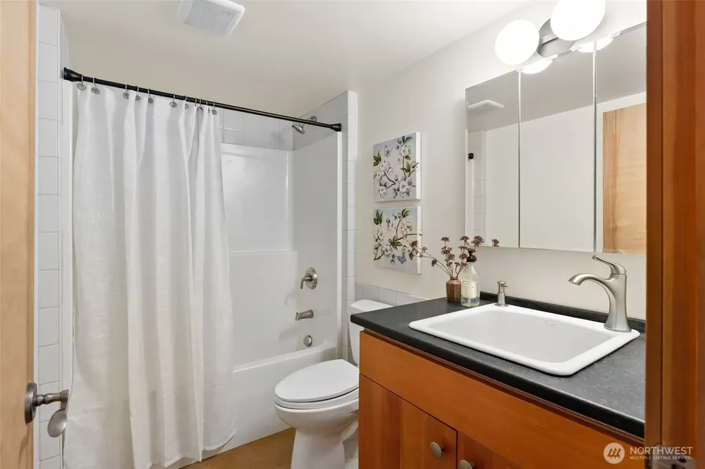 22002 Dewberry Road NE Indianola WA 98342
