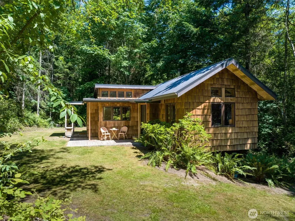 22002 Dewberry Road NE Indianola WA 98342