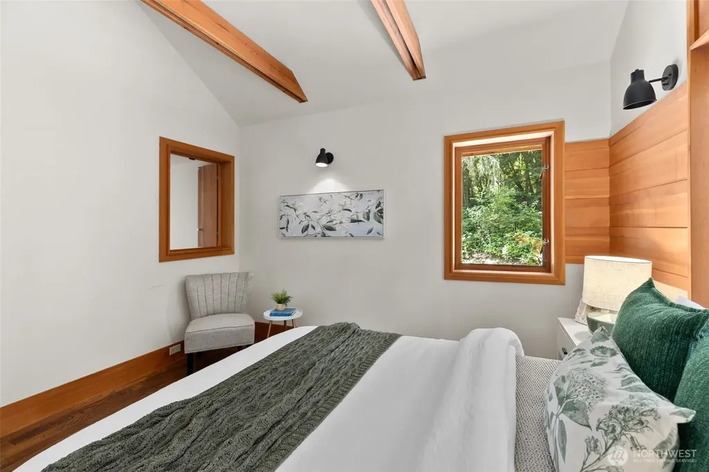22002 Dewberry Road NE Indianola WA 98342