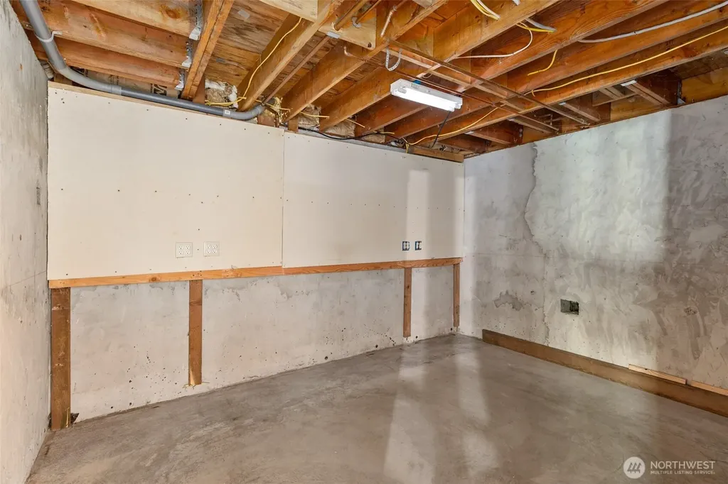 22002 Dewberry Road NE Indianola WA 98342