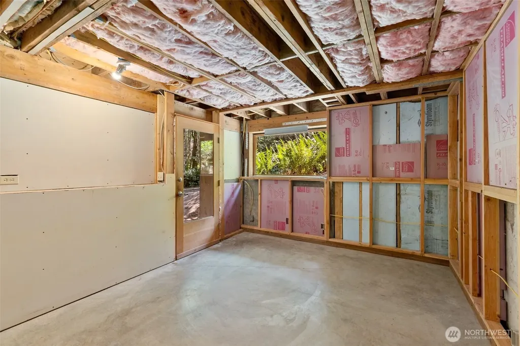 22002 Dewberry Road NE Indianola WA 98342