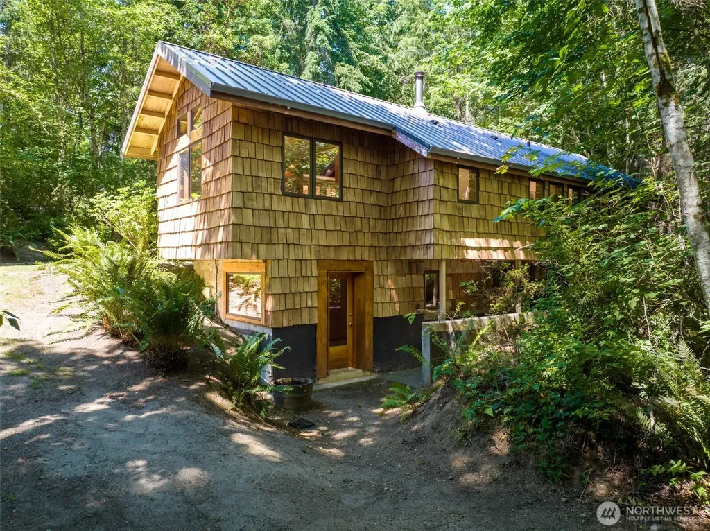 22002 Dewberry Road NE Indianola WA 98342