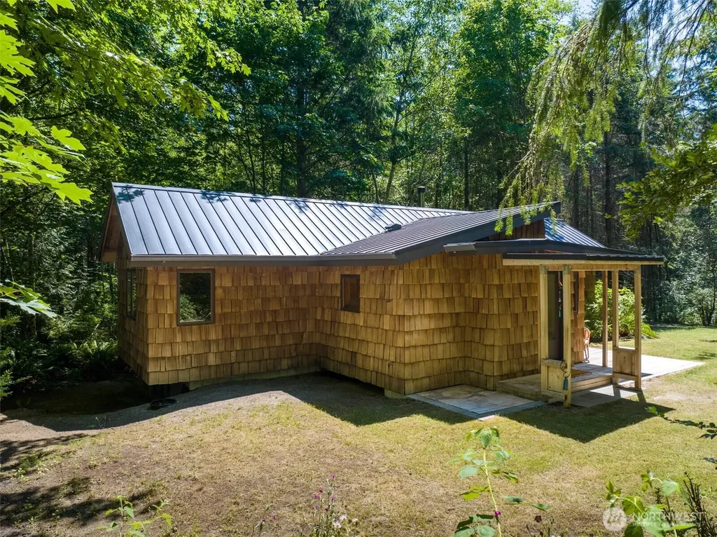 22002 Dewberry Road NE Indianola WA 98342