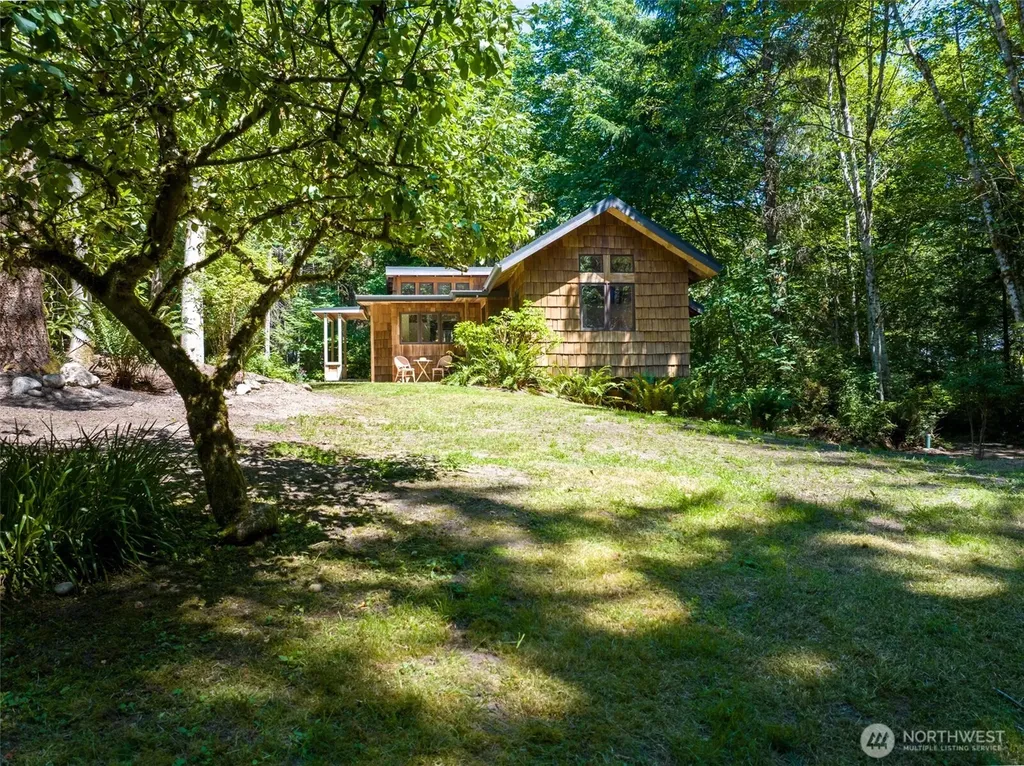 22002 Dewberry Road NE Indianola WA 98342