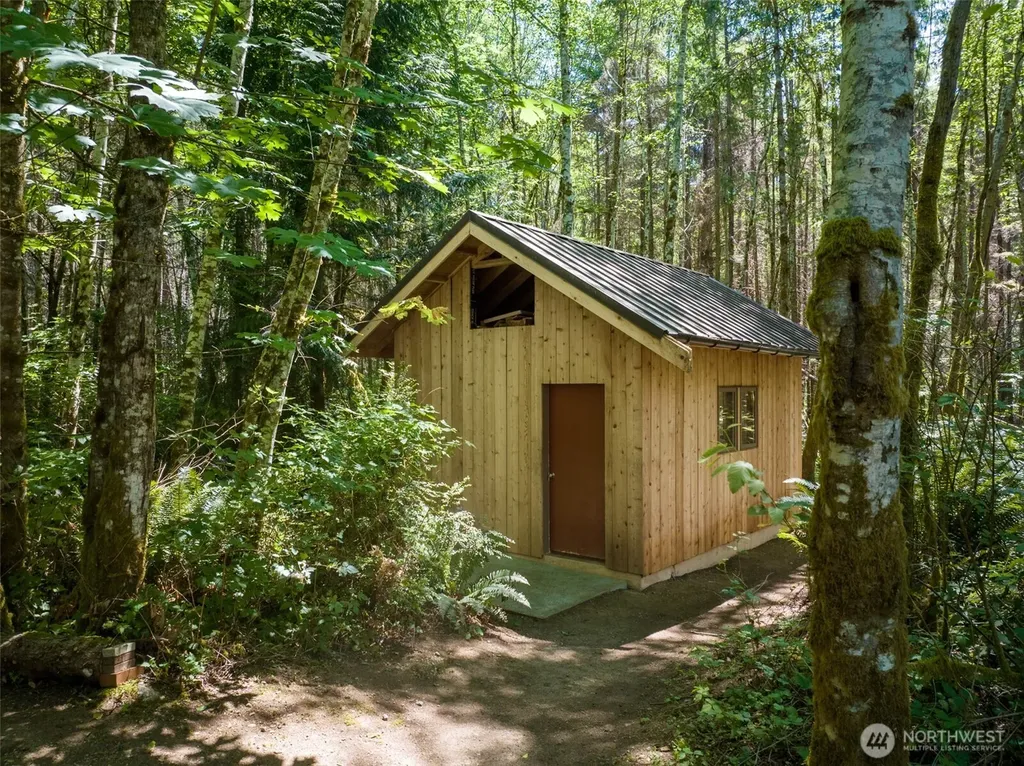 22002 Dewberry Road NE Indianola WA 98342