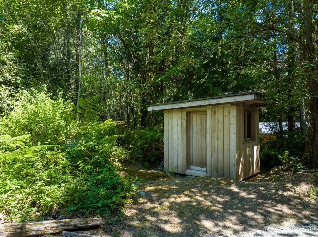 22002 Dewberry Road NE Indianola WA 98342
