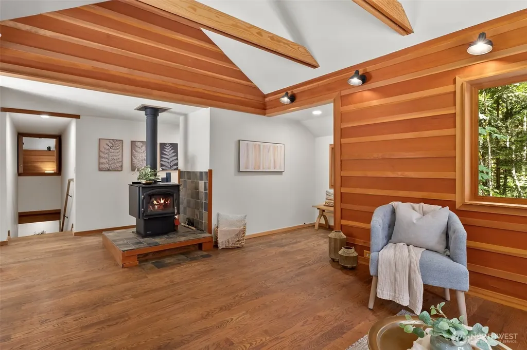 22002 Dewberry Road NE Indianola WA 98342