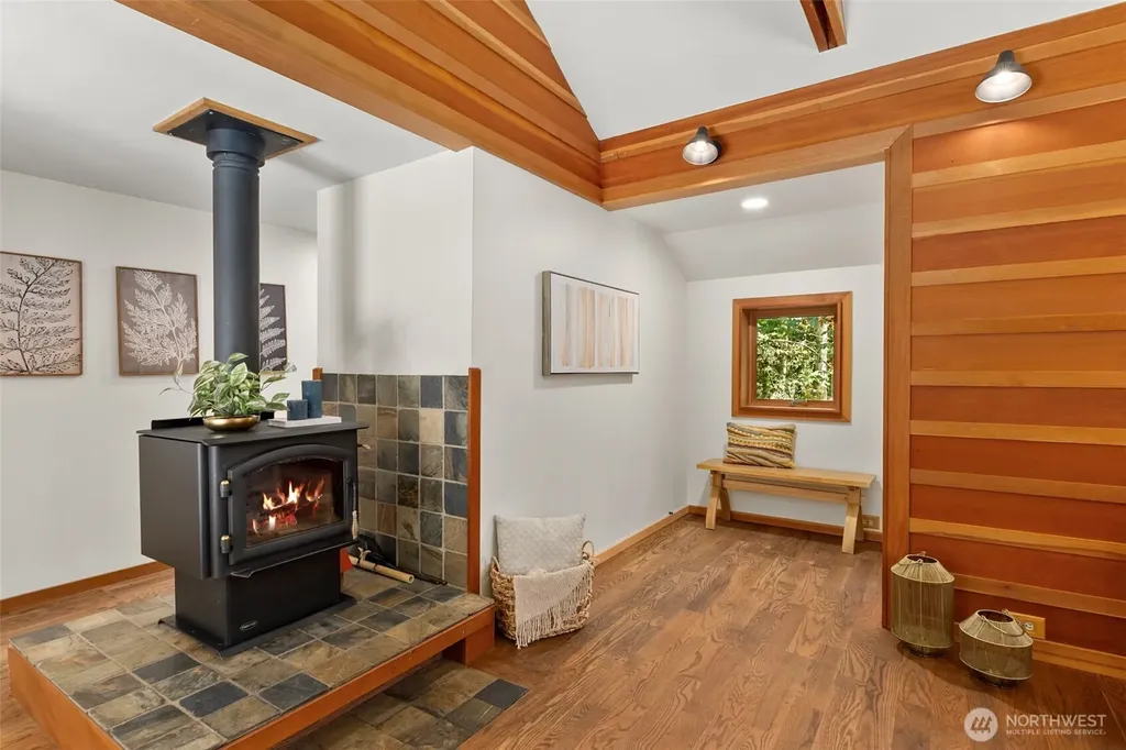 22002 Dewberry Road NE Indianola WA 98342