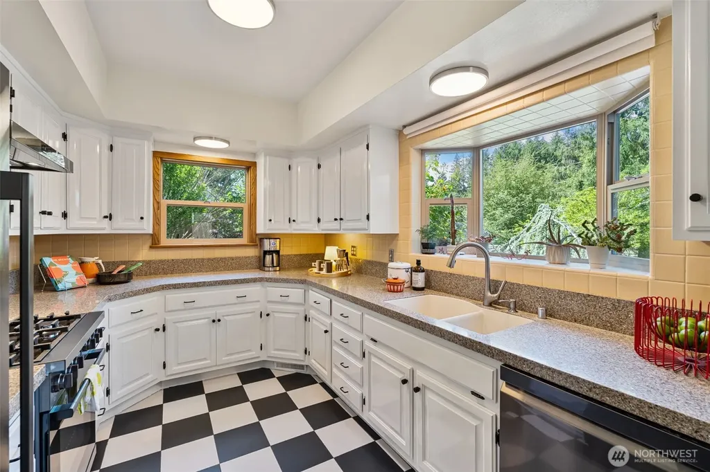 200 N Cove Road Shelton WA 98584