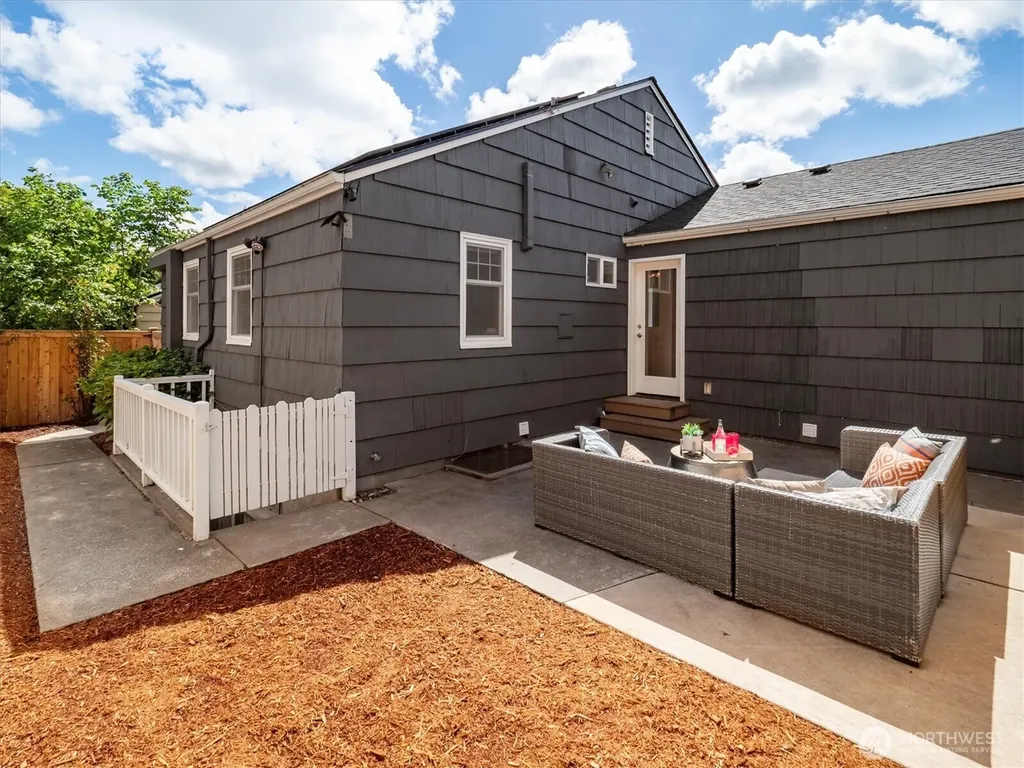 7264 27th Avenue NE Seattle WA 98115
