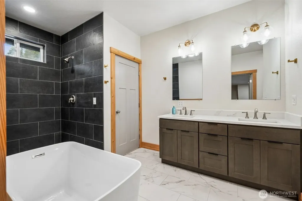 4311 E Mason Lake Dr W Grapeview WA 98546