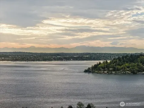 2824 Park Avenue N Renton WA 98056