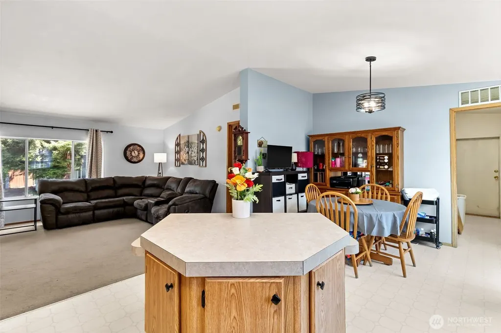 201 Oakview Centralia WA 98531