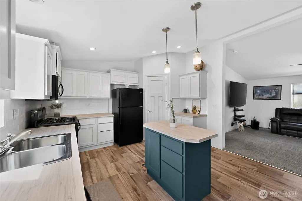 23708 Locust Way Bothell WA 98021