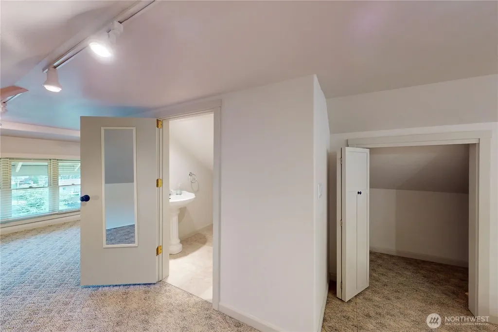550 Ballentine Street Raymond WA 98577