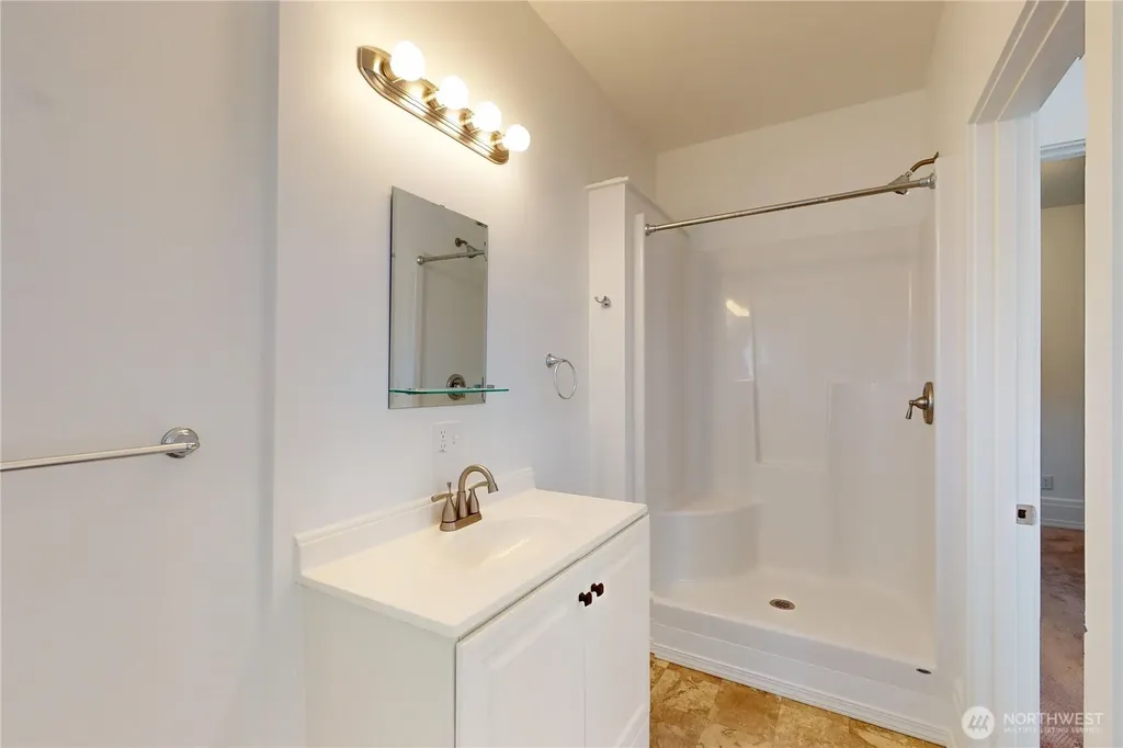 550 Ballentine Street Raymond WA 98577
