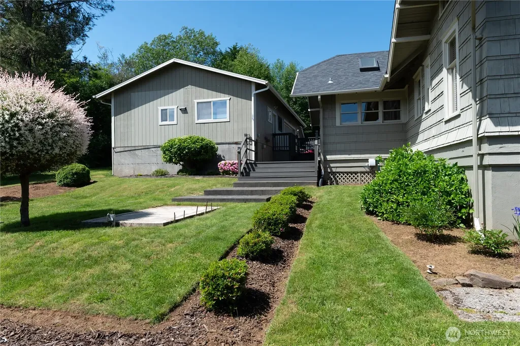 550 Ballentine Street Raymond WA 98577