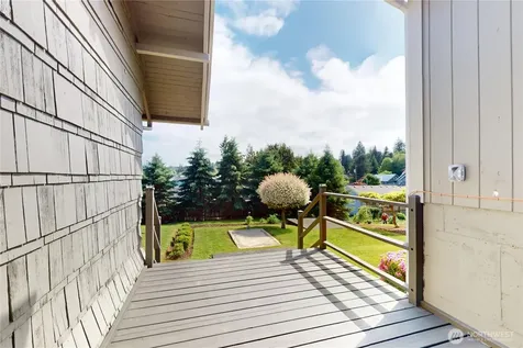 550 Ballentine Street Raymond WA 98577