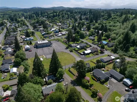 550 Ballentine Street Raymond WA 98577