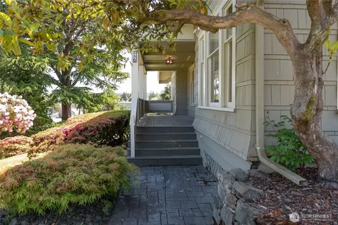 550 Ballentine Street Raymond WA 98577