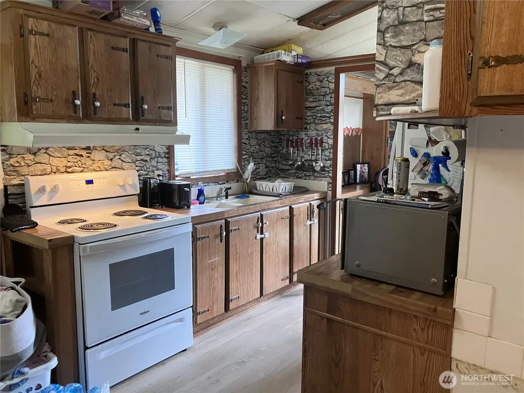 1710 E Trails End Belfair WA 98528