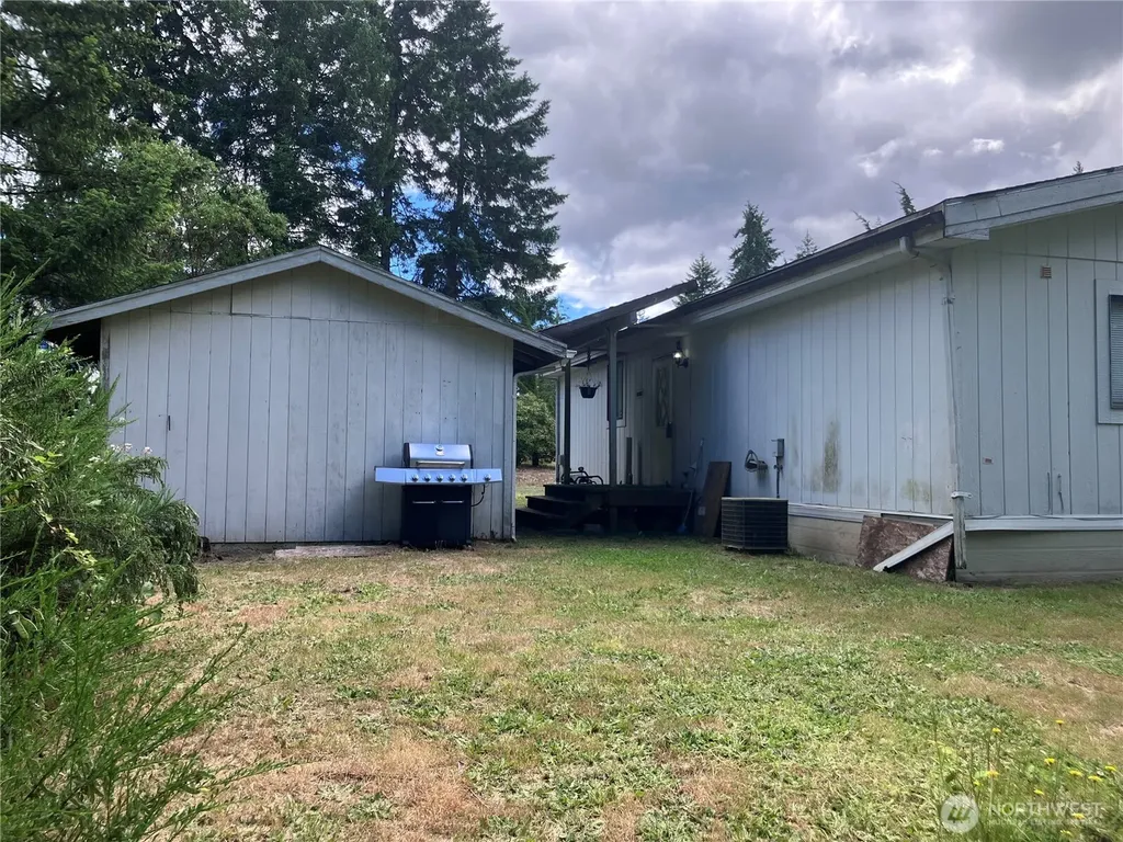1710 E Trails End Belfair WA 98528