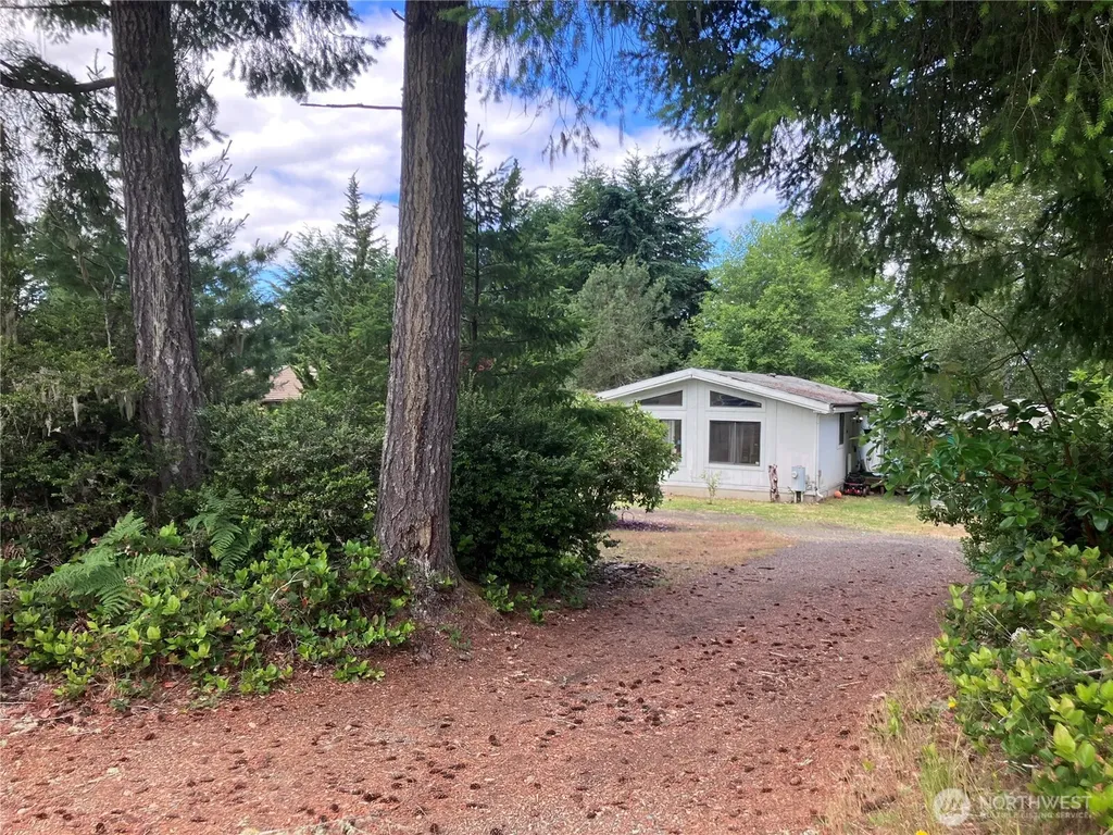 1710 E Trails End Belfair WA 98528