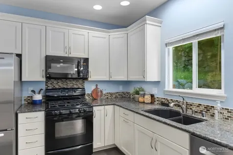 28226 15th Avenue S Federal Way WA 98003