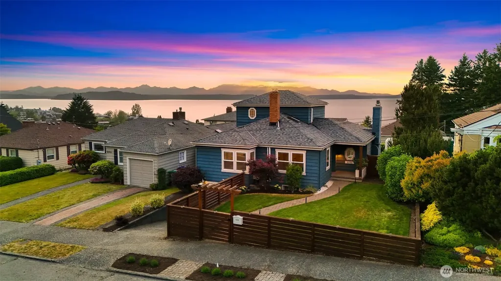 5336 SW Admiral Way Seattle WA 98116