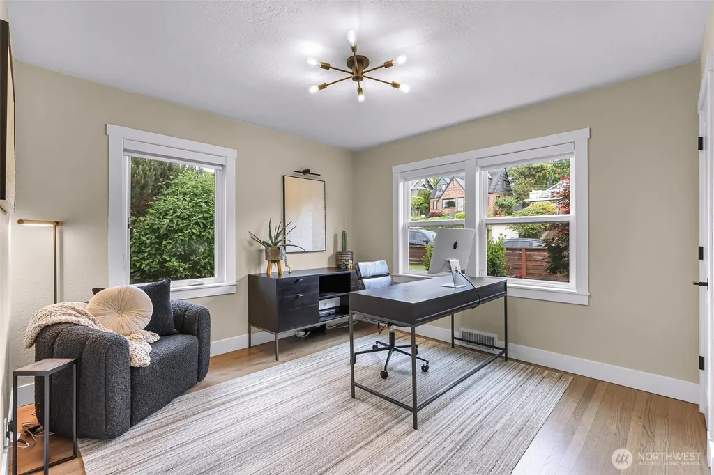 5336 SW Admiral Way Seattle WA 98116
