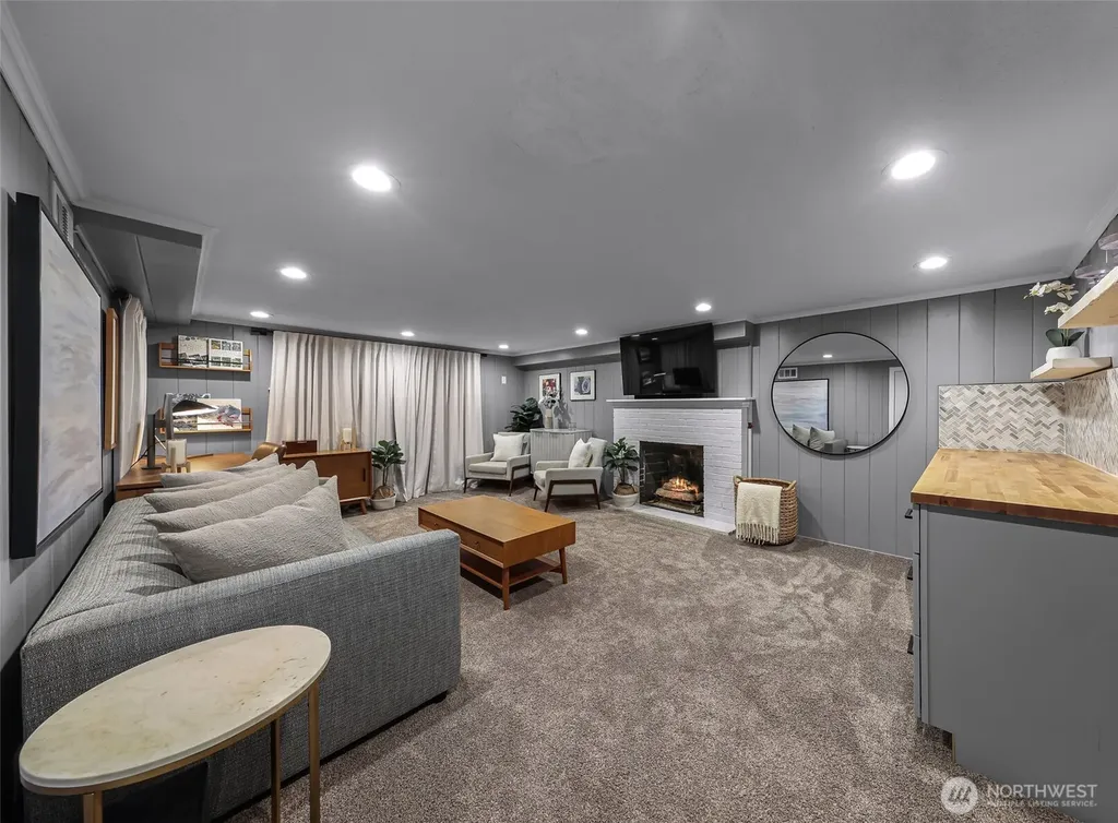 5336 SW Admiral Way Seattle WA 98116