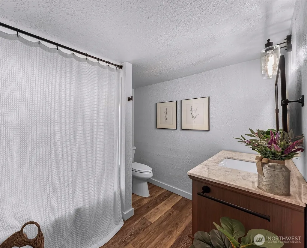5336 SW Admiral Way Seattle WA 98116