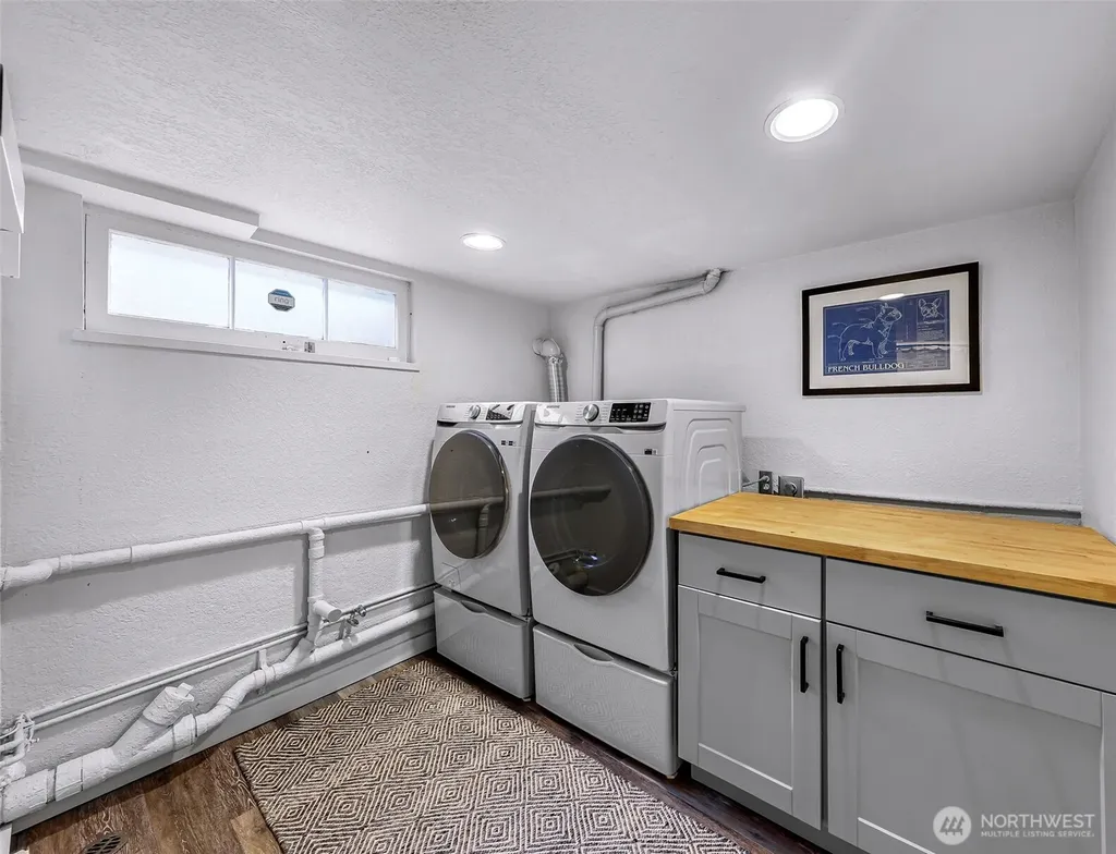 5336 SW Admiral Way Seattle WA 98116
