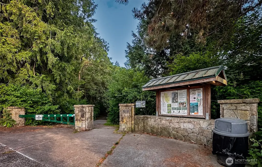 5336 SW Admiral Way Seattle WA 98116