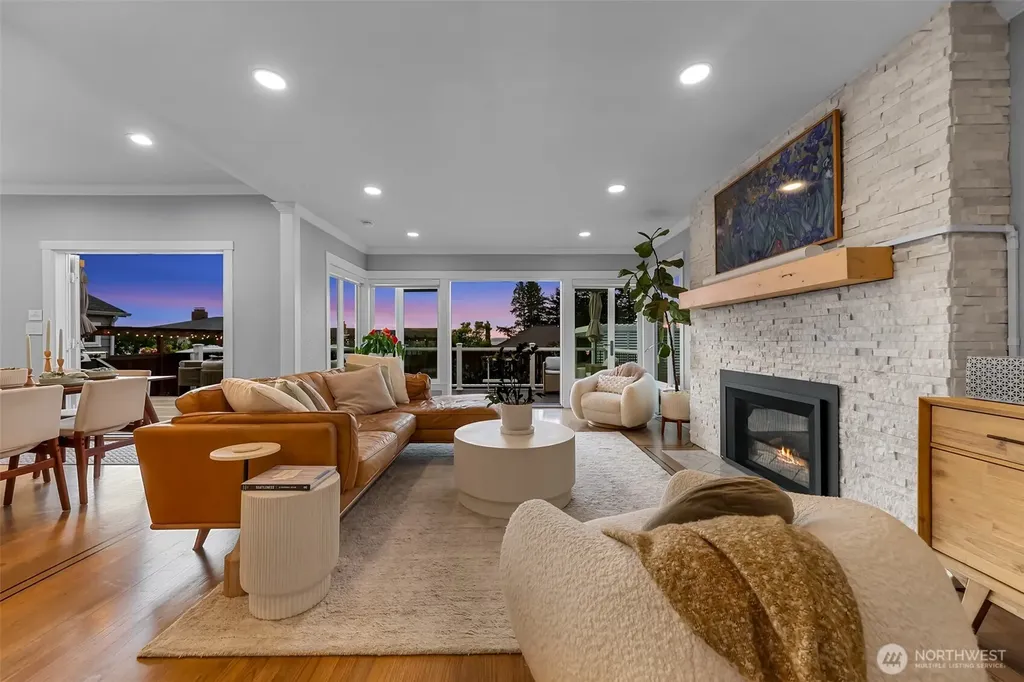 5336 SW Admiral Way Seattle WA 98116