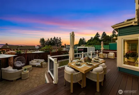 5336 SW Admiral Way Seattle WA 98116