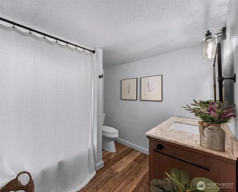 5336 SW Admiral Way Seattle WA 98116