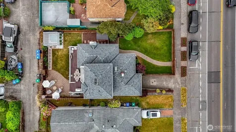 5336 SW Admiral Way Seattle WA 98116