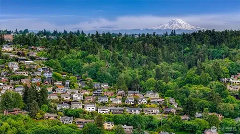 5336 SW Admiral Way Seattle WA 98116
