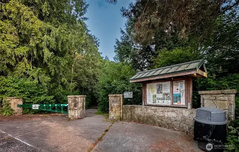 5336 SW Admiral Way Seattle WA 98116