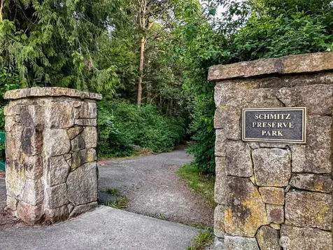5336 SW Admiral Way Seattle WA 98116
