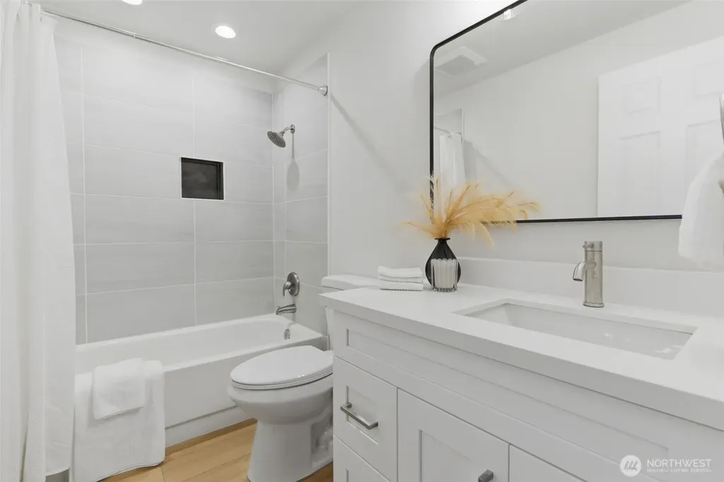 895 Highwood Drive SW Issaquah WA 98027