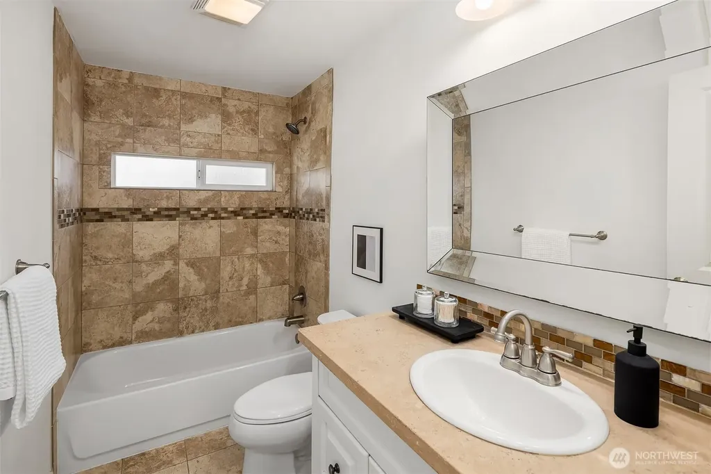 413 9th Avenue Kirkland WA 98033