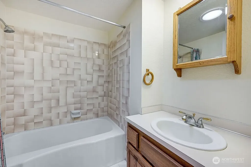 261 Verner Avenue Port Ludlow WA 98365
