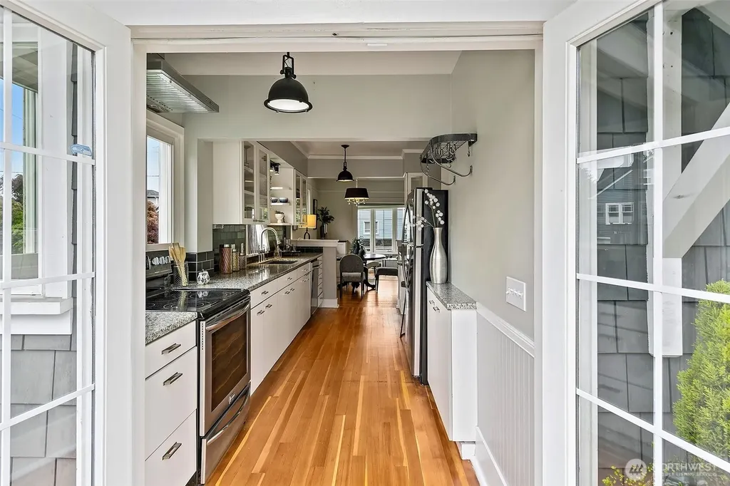 5761 35th Avenue NE Seattle WA 98105