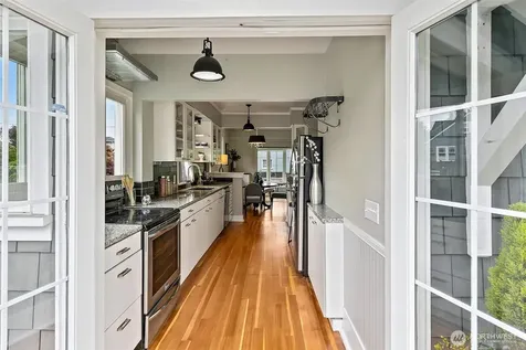 5761 35th Avenue NE Seattle WA 98105